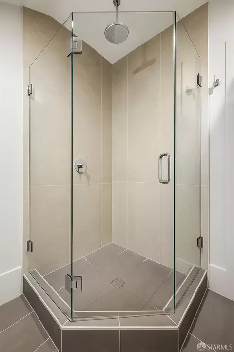 Bath - 3983 19th St, San Francisco, CA 94114 photo 9 of 10