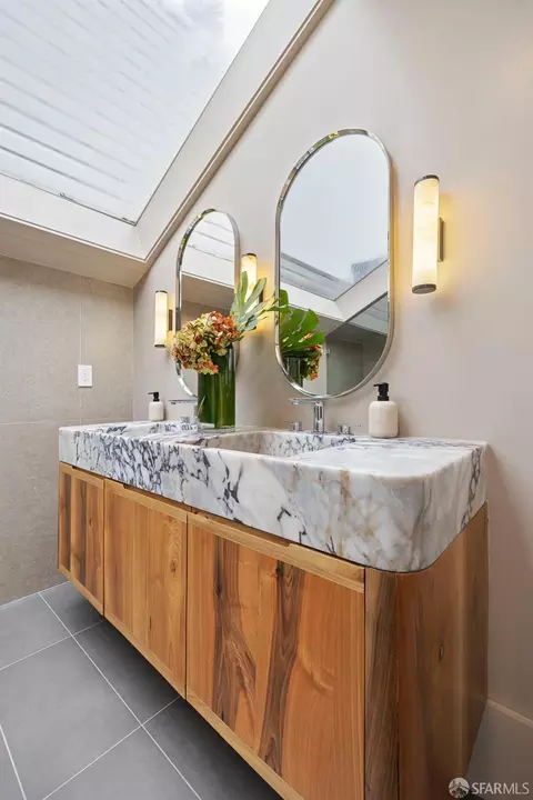 Bath - 3983 19th St, San Francisco, CA 94114 photo 5 of 10
