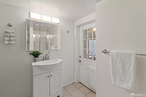 Bath - 418 Joost Ave, San Francisco, CA 94127 photo 3 of 4