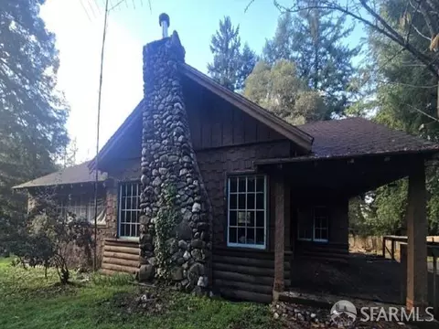 30 A St, Miranda, CA 95553