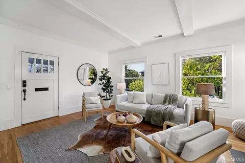 Entry Way - 2543 Chilton Way, Berkeley, CA 94704 photo 1 of 2