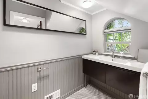Bath - 739 Congo St, San Francisco, CA 94131 photo 3 of 3