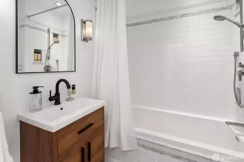 Bath - 739 Congo St, San Francisco, CA 94131 photo 1 of 3