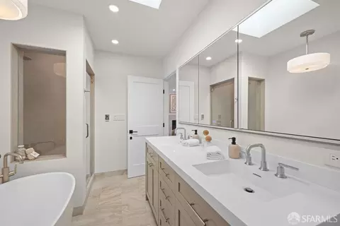 Bath - 284 32nd Ave, San Francisco, CA 94121 photo 3 of 6