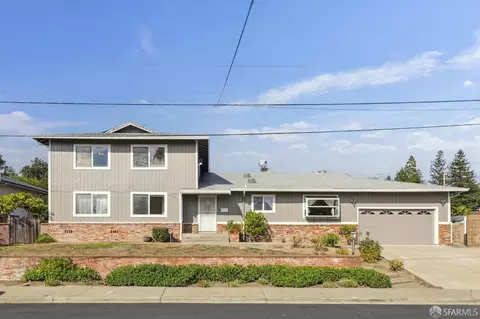 2 Beaumont Ct, Lafayette, CA 94549