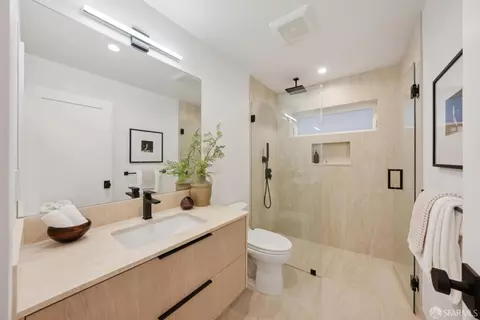 Bath - 80 Chaves Ave, San Francisco, CA 94127 photo 3 of 4
