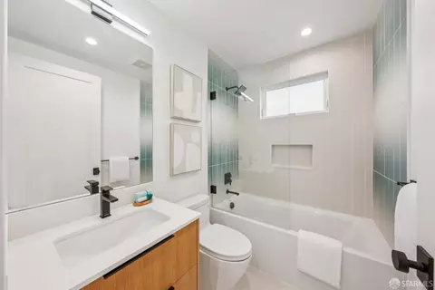 Bath - 80 Chaves Ave, San Francisco, CA 94127 photo 2 of 4