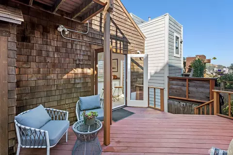 Exterior - 327 Caselli Ave, San Francisco, CA 94114 photo 4 of 4