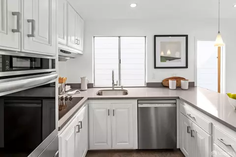 Kitchen - 327 Caselli Ave, San Francisco, CA 94114 photo 2 of 3