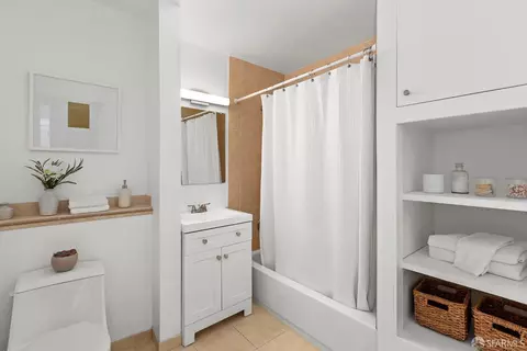 Bath - 327 Caselli Ave, San Francisco, CA 94114 photo 1 of 2