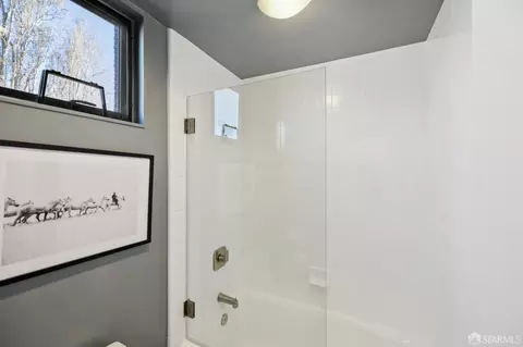 Bath - 640 Davis St #24, San Francisco, CA 94111 photo 3 of 5
