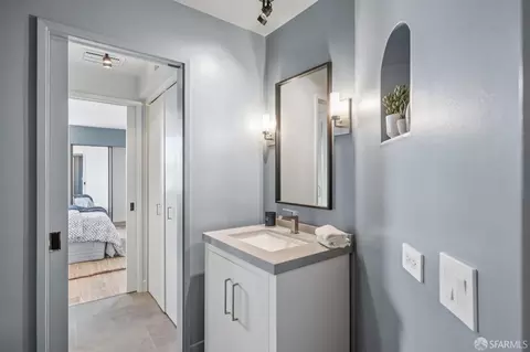 Bath - 640 Davis St #24, San Francisco, CA 94111 photo 5 of 5