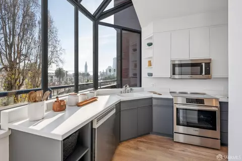Kitchen - 640 Davis St #24, San Francisco, CA 94111 photo 2 of 4