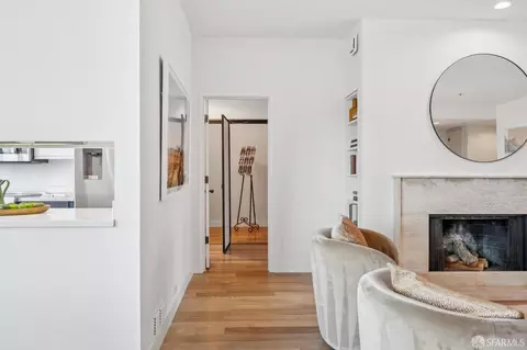 Entry Way - 640 Davis St #24, San Francisco, CA 94111 photo 2 of 2