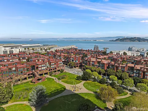 View/Area - 640 Davis St #24, San Francisco, CA 94111 photo 4 of 5