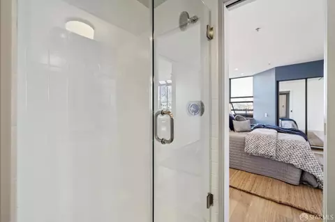 Bath - 640 Davis St #24, San Francisco, CA 94111 photo 4 of 5