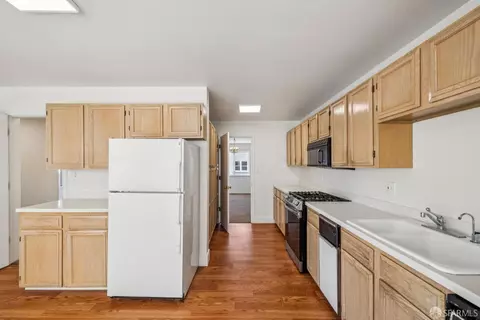 Kitchen - 567 Edna St, San Francisco, CA 94112 photo 4 of 6