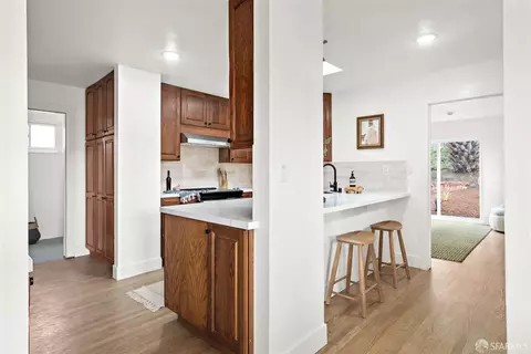 Entry Way - 121 Beachview Ave, Pacifica, CA 94044 photo 1 of 3