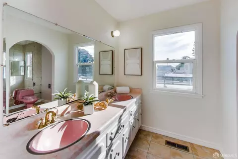 Bath - 2304 Edwards St, Berkeley, CA 94702 photo 2 of 3