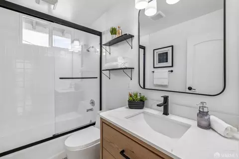 Bath - 663 Foothill Dr, Pacifica, CA 94044 photo 2 of 5
