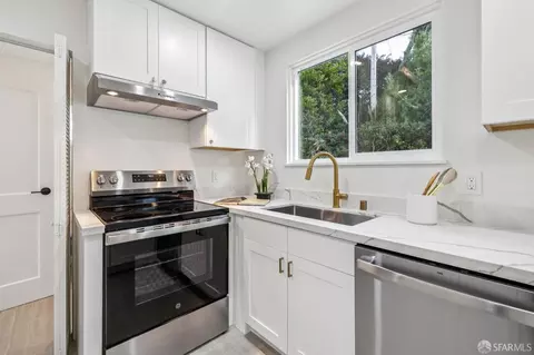 Kitchen - 663 Foothill Dr, Pacifica, CA 94044 photo 3 of 5
