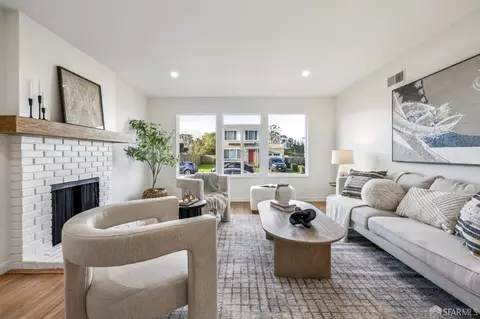 Living - 663 Foothill Dr, Pacifica, CA 94044 photo 3 of 9