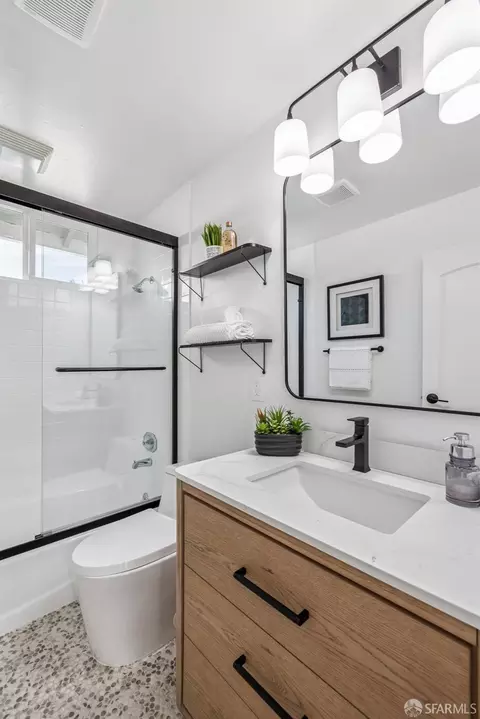 Bath - 663 Foothill Dr, Pacifica, CA 94044 photo 3 of 5
