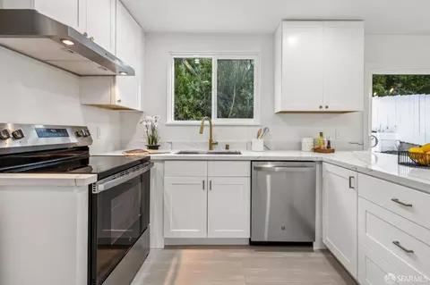 Kitchen - 663 Foothill Dr, Pacifica, CA 94044 photo 2 of 5