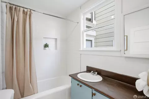 Bath - 301 Day St, San Francisco, CA 94131 photo 1 of 2
