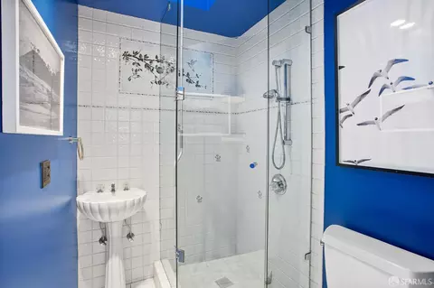 Bath - 301 Day St, San Francisco, CA 94131 photo 2 of 2