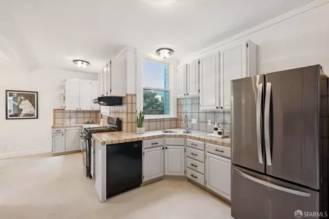 Kitchen - 636 20th Ave, San Francisco, CA 94121 photo 2 of 4
