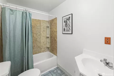 Bath - 542 Head St, San Francisco, CA 94132 photo 2 of 2
