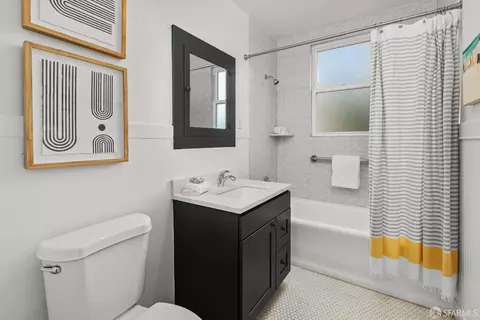 Bath - 542 Head St, San Francisco, CA 94132 photo 1 of 2