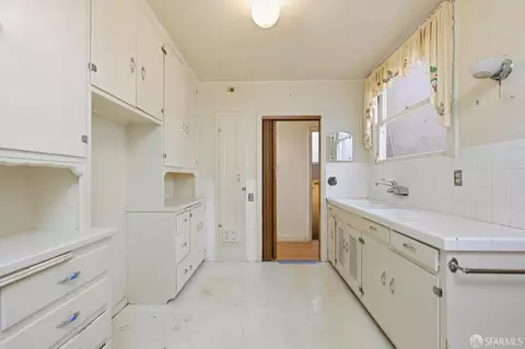 Kitchen - 619 Cayuga Ave, San Francisco, CA 94112 photo 1 of 3