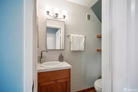 Bath - 370 Horizon Way, Pacifica, CA 94044 photo 3 of 3