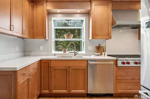 Kitchen - 370 Horizon Way, Pacifica, CA 94044 photo 4 of 12