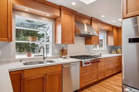 Kitchen - 370 Horizon Way, Pacifica, CA 94044 photo 8 of 12