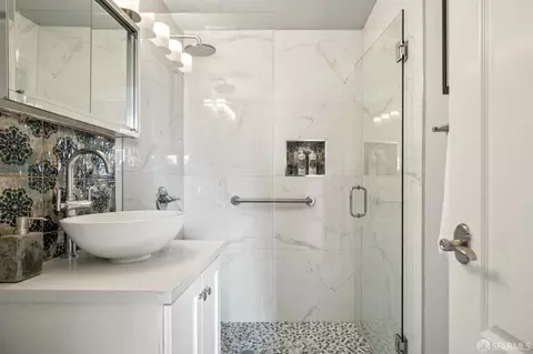 Bath - 370 Horizon Way, Pacifica, CA 94044 photo 2 of 3