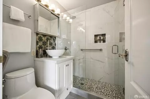 Bath - 370 Horizon Way, Pacifica, CA 94044 photo 1 of 3