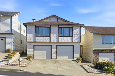 957 Gellert Blvd, Daly City, CA 94015