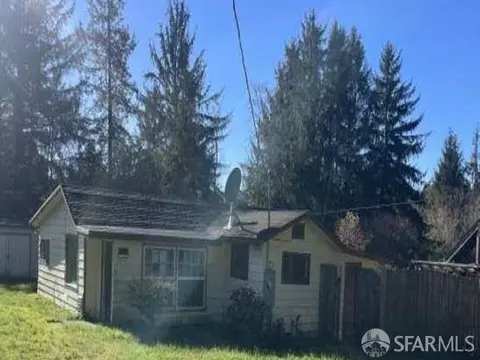 144 Parker Ln, Mckinleyville, CA 95519