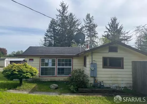 144 Parker Ln, Mckinleyville, CA 95519