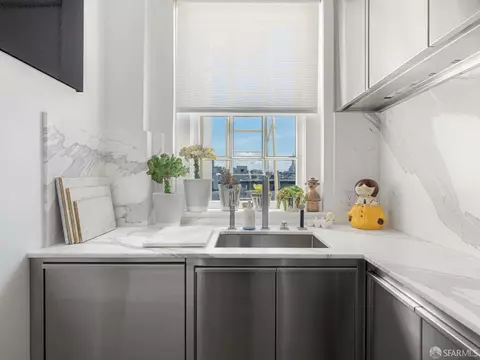 Kitchen - 1940 Broadway St #6, San Francisco, CA 94109 photo 4 of 5