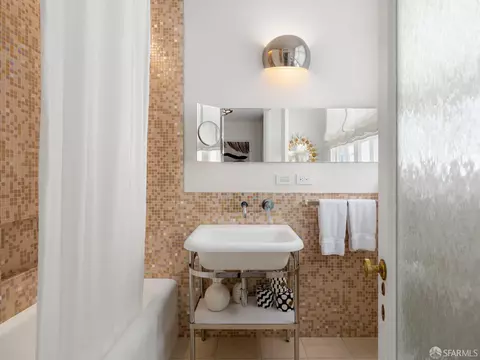 Bath - 1940 Broadway St #6, San Francisco, CA 94109 photo 6 of 6