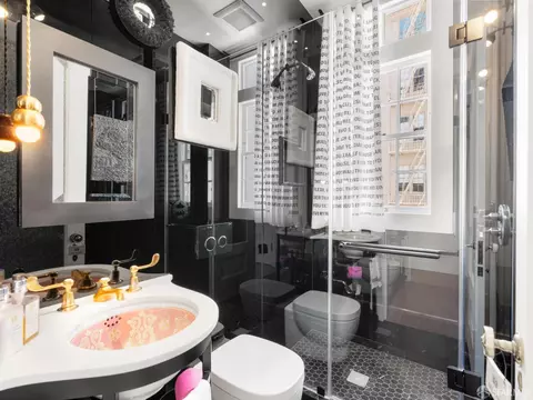 Bath - 1940 Broadway St #6, San Francisco, CA 94109 photo 2 of 6
