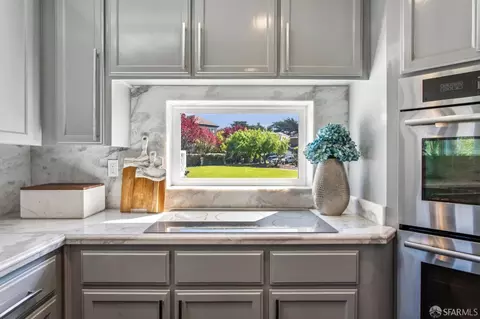 Kitchen - 116 Eagle Trace Dr, Half Moon Bay, CA 94019 photo 5 of 8
