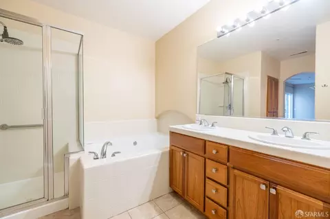 Bath - 4138 Clarinbridge Cir, Dublin, CA 94568 photo 1 of 2