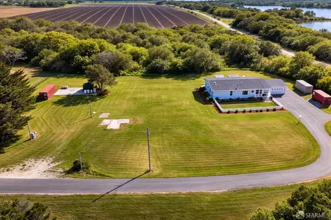 64 Struve Rd, Moss Landing, CA 95039