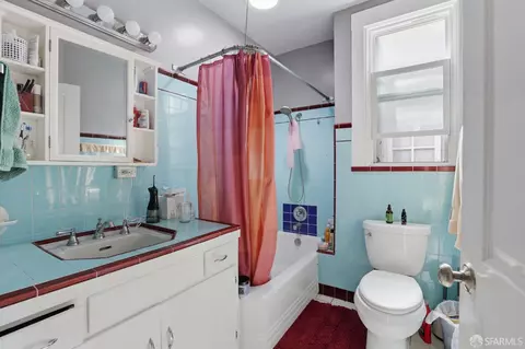 Bath - 527 Congo St, San Francisco, CA 94131 photo 1 of 2