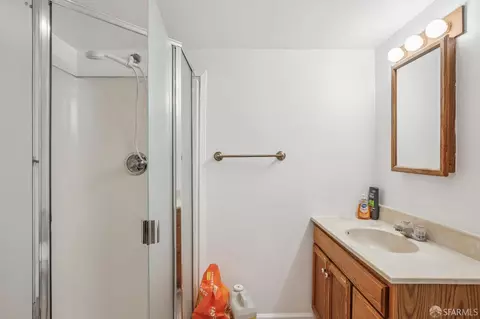 Bath - 437 Staples Ave, San Francisco, CA 94112 photo 3 of 3